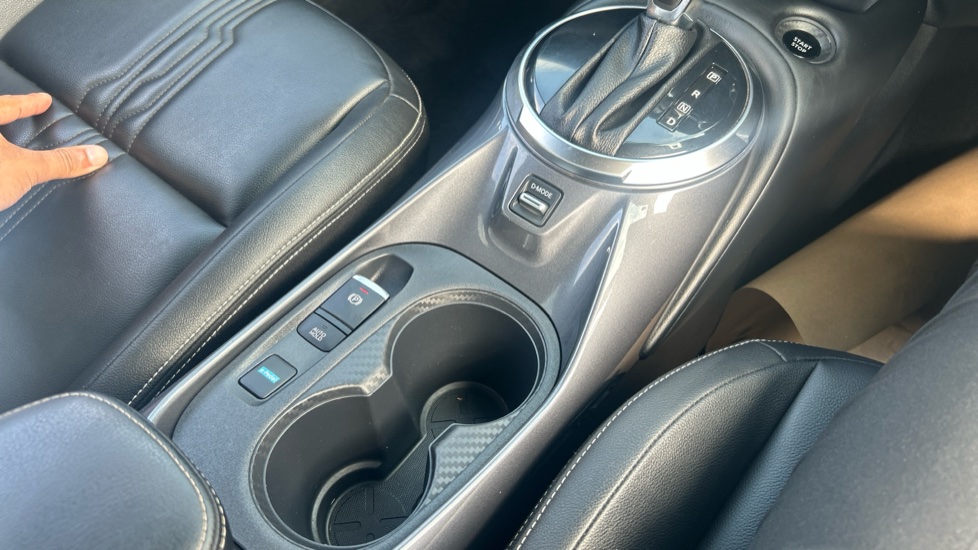 Nissan Juke 1.6 Hybrid Tekna 5dr Auto Hybrid Hatchback - Image 40