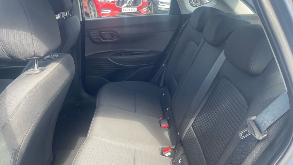 Hyundai i20 1.0T GDi Element 5dr Petrol Hatchback - Image 16