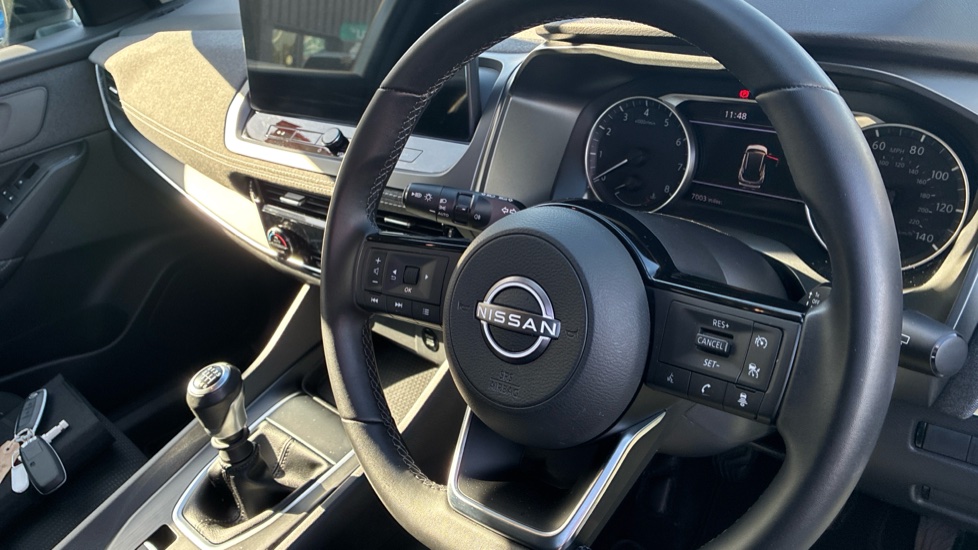 Nissan Qashqai 1.3 DiG-T MH Acenta Premium 5dr Petrol Hatchback - Image 11