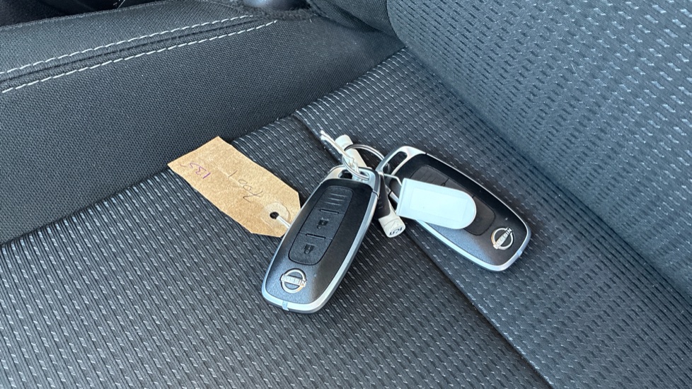 Nissan Qashqai 1.3 DiG-T MH Acenta Premium 5dr Petrol Hatchback - Image 20