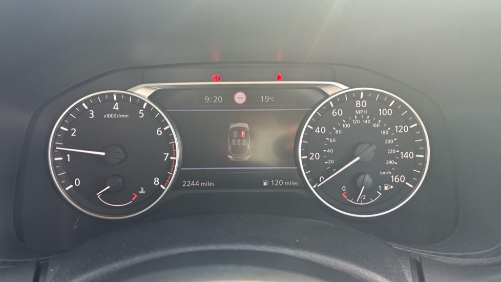 Nissan Juke 1.0 DiG-T Acenta Premium 5dr Petrol Hatchback - Image 18