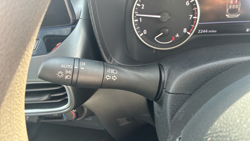 Nissan Juke 1.0 DiG-T Acenta Premium 5dr Petrol Hatchback - Image 24