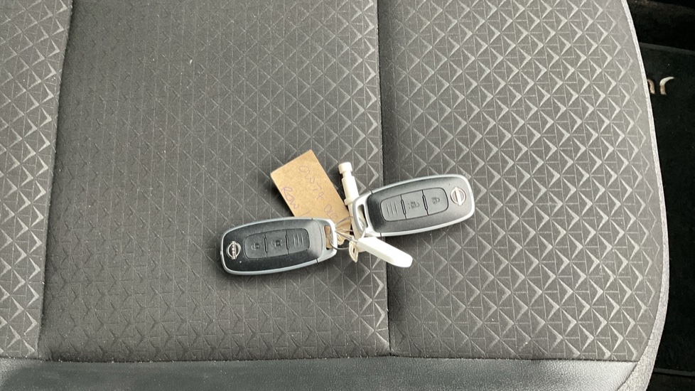 Nissan Juke 1.0 DiG-T N-Connecta 5dr Petrol Hatchback - Image 20