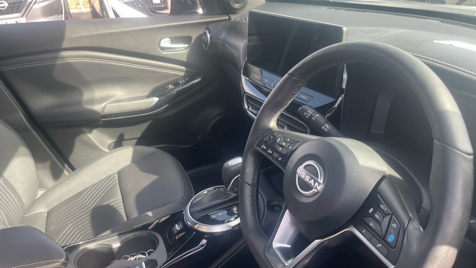 Nissan Juke 1.6 Hybrid Tekna 5dr Auto Hybrid Hatchback - Image 9