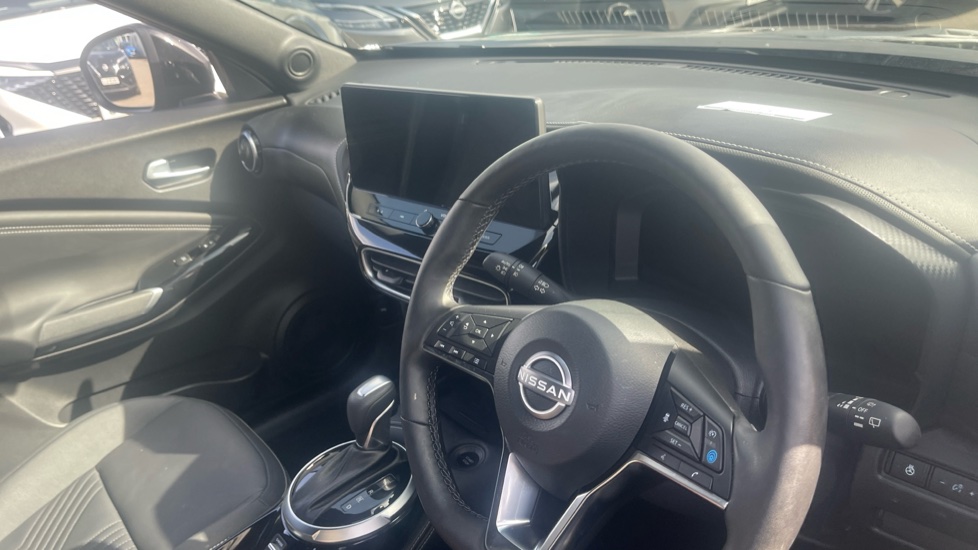 Nissan Juke 1.6 Hybrid Tekna 5dr Auto Hybrid Hatchback - Image 11