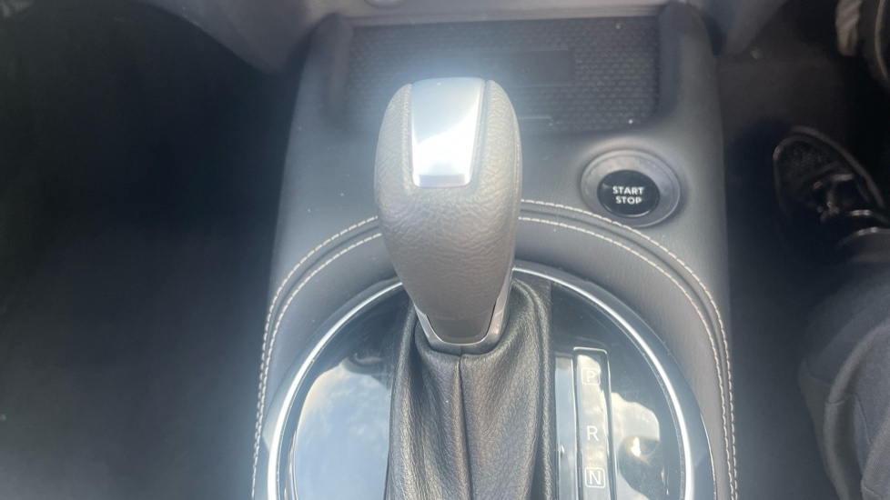 Nissan Juke 1.6 Hybrid Tekna 5dr Auto Hybrid Hatchback - Image 13