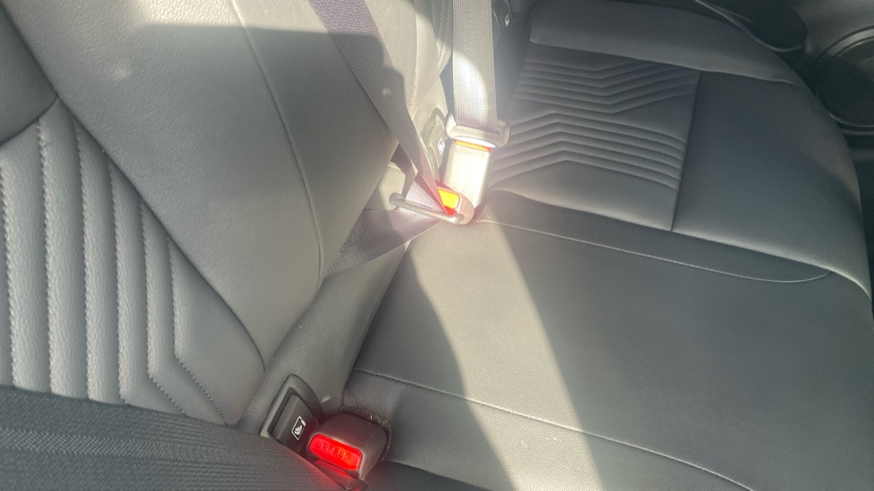 Nissan Juke 1.6 Hybrid Tekna 5dr Auto Hybrid Hatchback - Image 17