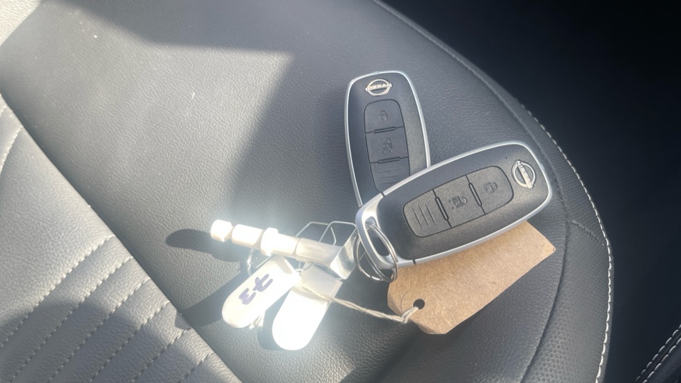 Nissan Juke 1.6 Hybrid Tekna 5dr Auto Hybrid Hatchback - Image 20