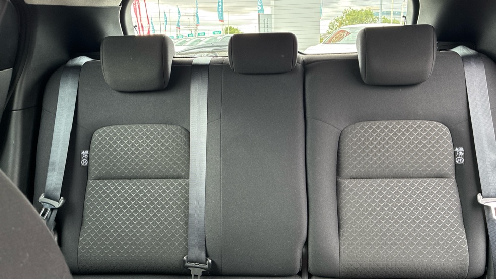 Nissan Juke 1.0 DiG-T Acenta Premium 5dr DCT Petrol Hatchback - Image 15