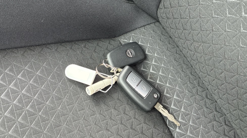 Nissan Juke 1.0 DiG-T Acenta Premium 5dr DCT Petrol Hatchback - Image 20