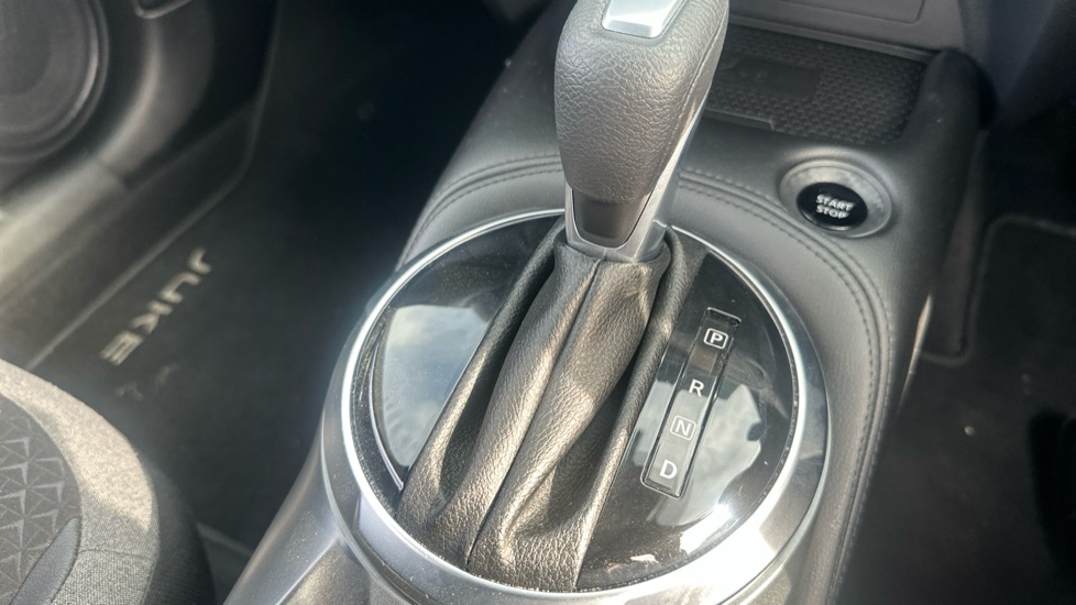 Nissan Juke 1.6 Hybrid N-Connecta 5dr Auto Hybrid Hatchback - Image 13