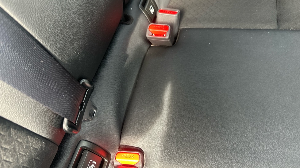 Nissan Juke 1.6 Hybrid N-Connecta 5dr Auto Hybrid Hatchback - Image 17