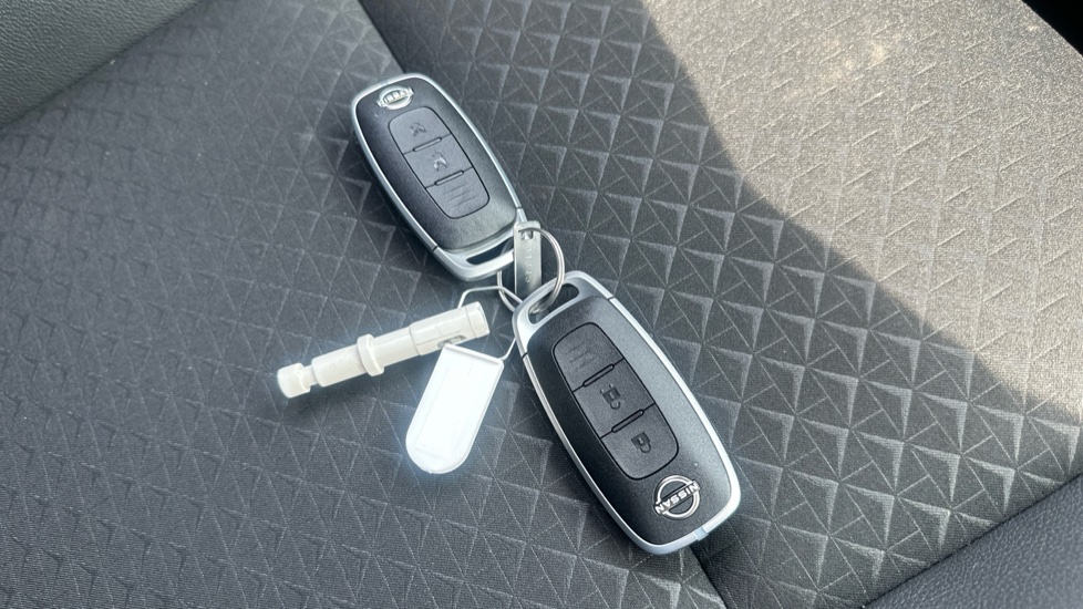 Nissan Juke 1.6 Hybrid N-Connecta 5dr Auto Hybrid Hatchback - Image 20