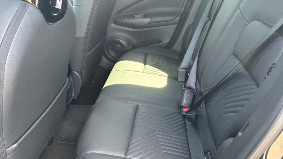 Nissan Juke 1.6 Hybrid Tekna 5dr Auto Hybrid Hatchback - Image 16