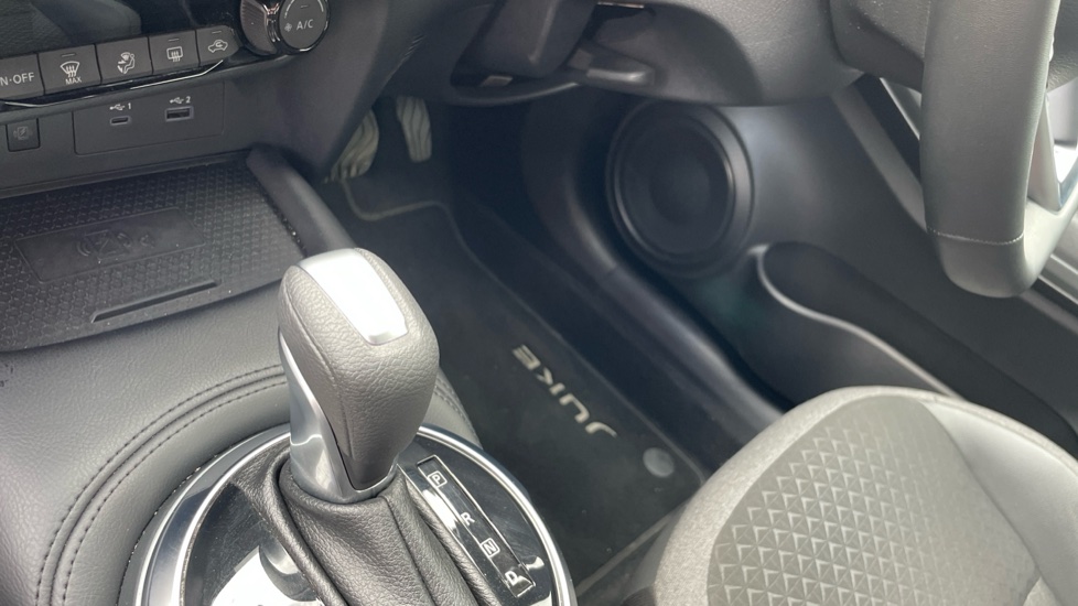 Nissan Juke 1.6 Hybrid N-Connecta 5dr Auto Hybrid Hatchback - Image 13