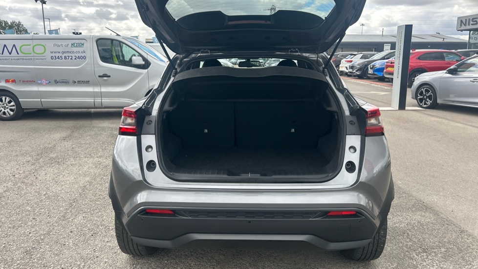 Nissan Juke 1.0 DiG-T 114 N-Connecta 5dr DCT Petrol Hatchback - Image 4