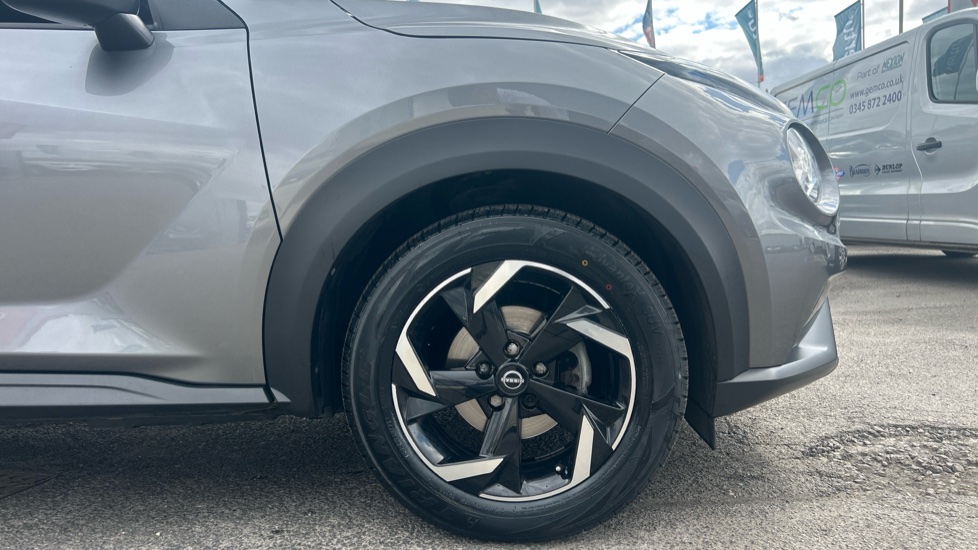 Nissan Juke 1.0 DiG-T 114 N-Connecta 5dr DCT Petrol Hatchback - Image 7