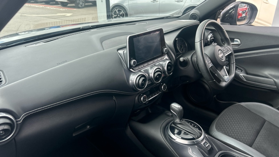 Nissan Juke 1.0 DiG-T 114 N-Connecta 5dr DCT Petrol Hatchback - Image 9