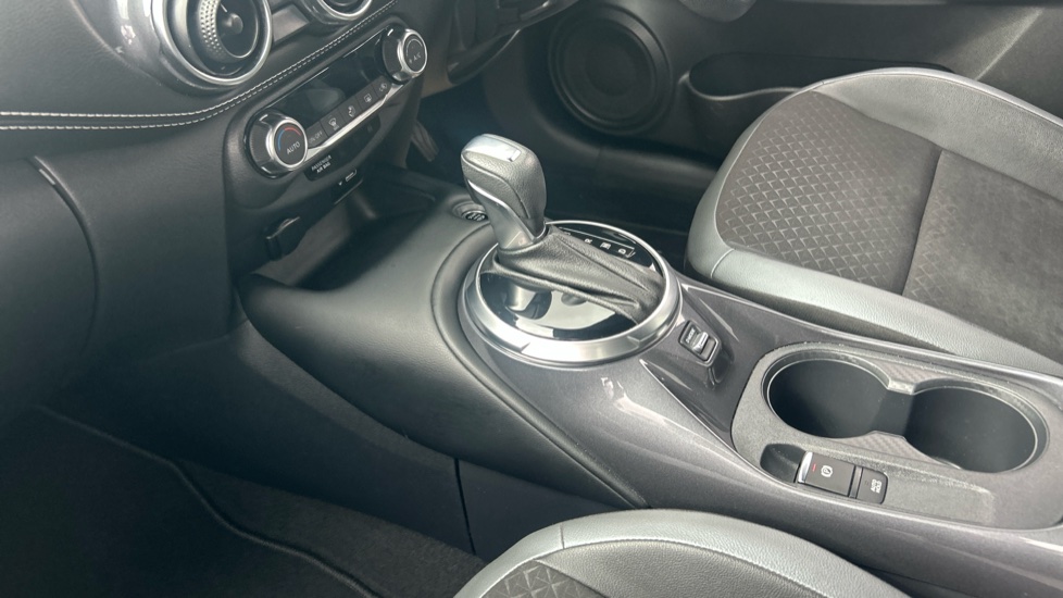 Nissan Juke 1.0 DiG-T 114 N-Connecta 5dr DCT Petrol Hatchback - Image 13