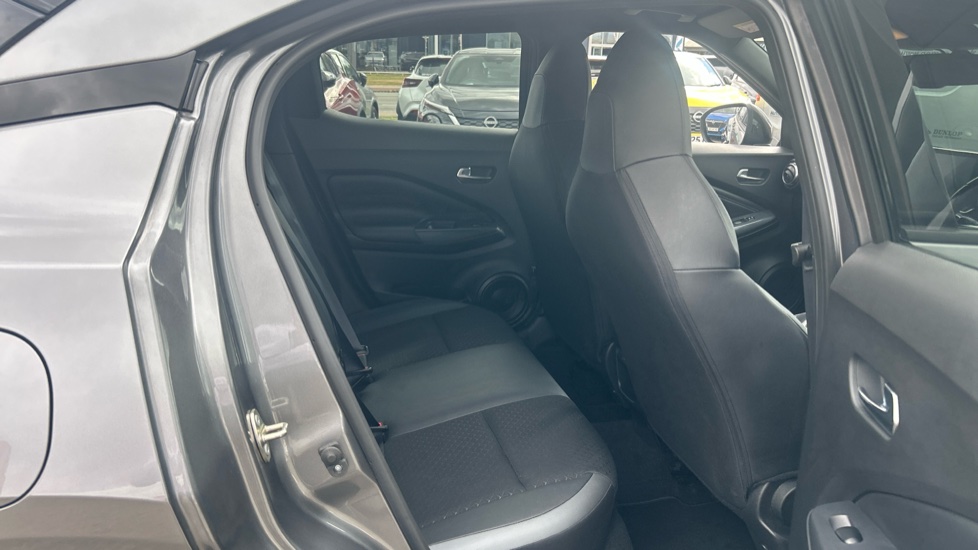 Nissan Juke 1.0 DiG-T 114 N-Connecta 5dr DCT Petrol Hatchback - Image 16