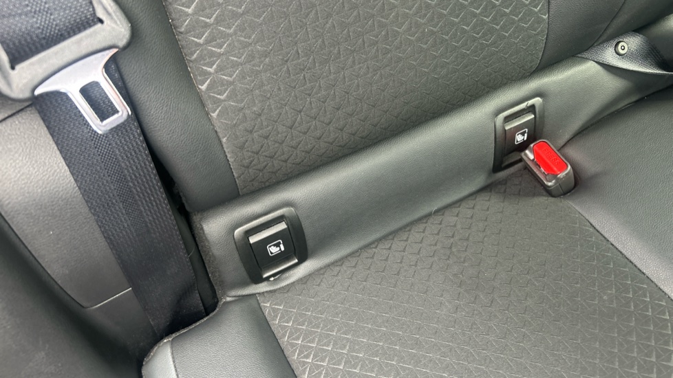 Nissan Juke 1.0 DiG-T 114 N-Connecta 5dr DCT Petrol Hatchback - Image 17