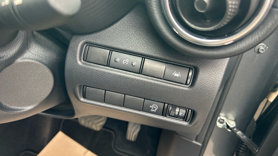 Nissan Juke 1.0 DiG-T 114 N-Connecta 5dr DCT Petrol Hatchback - Image 21