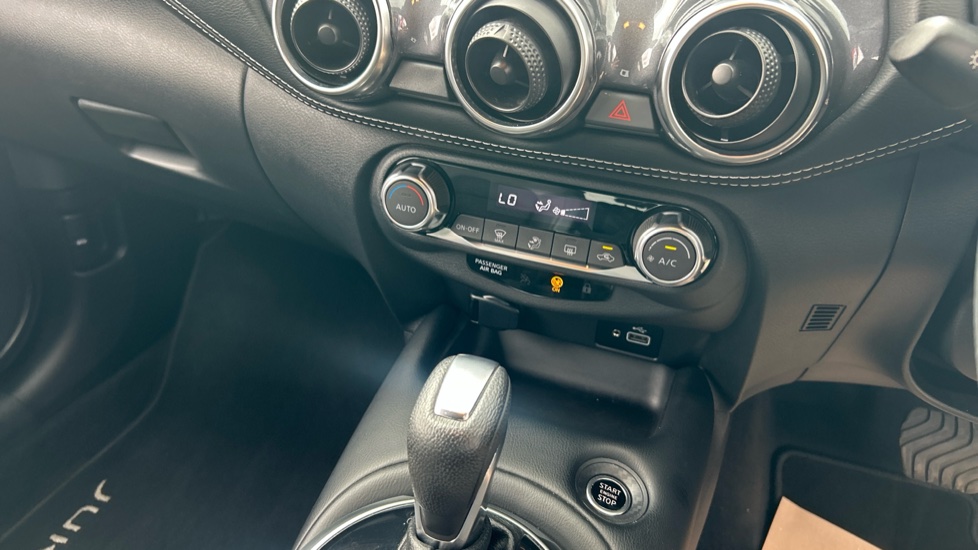 Nissan Juke 1.0 DiG-T 114 N-Connecta 5dr DCT Petrol Hatchback - Image 24
