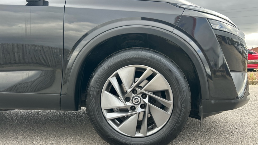 Nissan Qashqai 1.3 DiG-T MH Acenta Premium 5dr Petrol Hatchback - Image 7