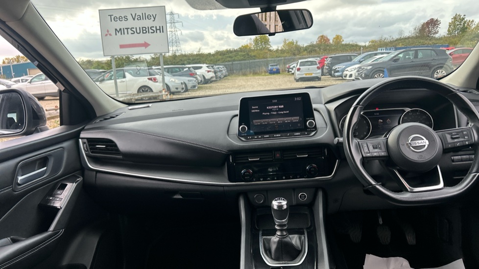 Nissan Qashqai 1.3 DiG-T MH Acenta Premium 5dr Petrol Hatchback - Image 10