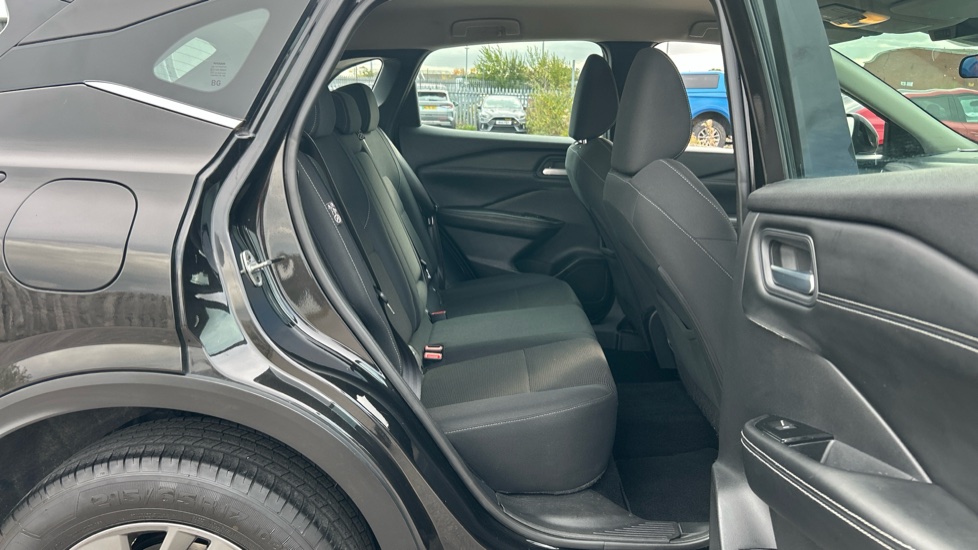 Nissan Qashqai 1.3 DiG-T MH Acenta Premium 5dr Petrol Hatchback - Image 16