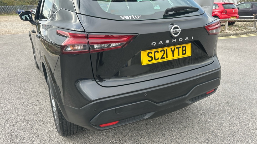 Nissan Qashqai 1.3 DiG-T MH Acenta Premium 5dr Petrol Hatchback - Image 21