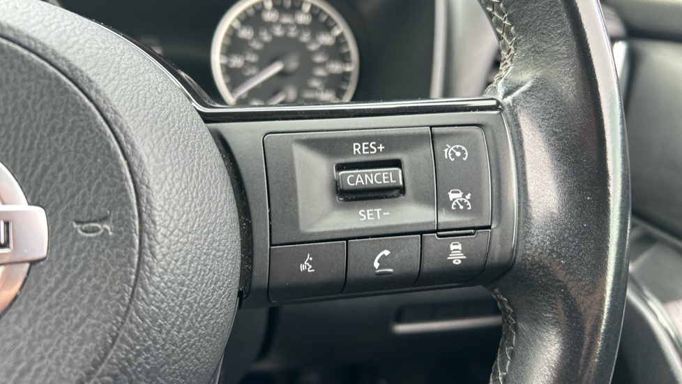 Nissan Qashqai 1.3 DiG-T MH Acenta Premium 5dr Petrol Hatchback - Image 24