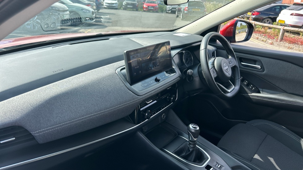 Nissan Qashqai 1.3 DiG-T MH Acenta Premium 5dr Petrol Hatchback - Image 9