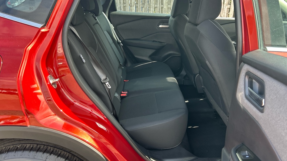 Nissan Qashqai 1.3 DiG-T MH Acenta Premium 5dr Petrol Hatchback - Image 16