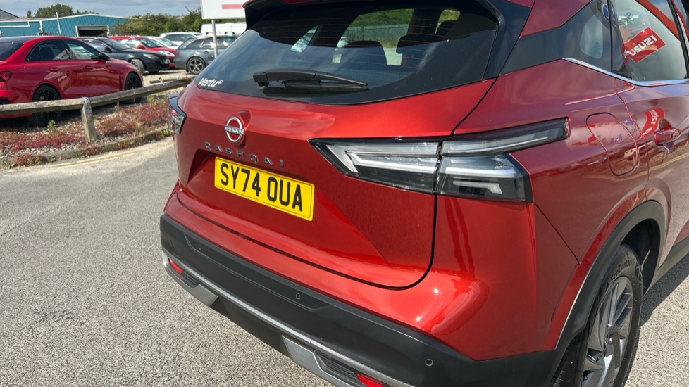 Nissan Qashqai 1.3 DiG-T MH Acenta Premium 5dr Petrol Hatchback - Image 21