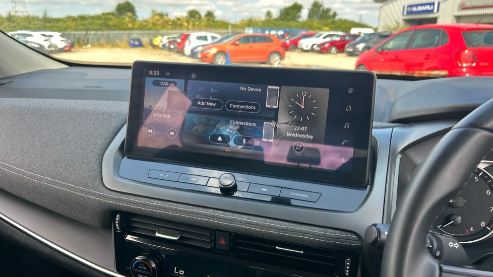 Nissan Qashqai 1.3 DiG-T MH Acenta Premium 5dr Petrol Hatchback - Image 28