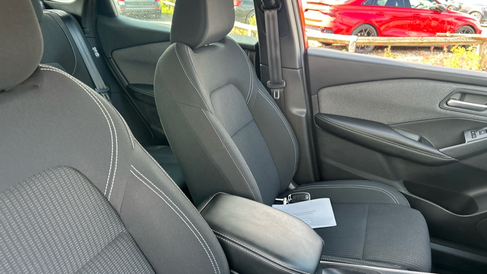 Nissan Qashqai 1.3 DiG-T MH Acenta Premium 5dr Petrol Hatchback - Image 29