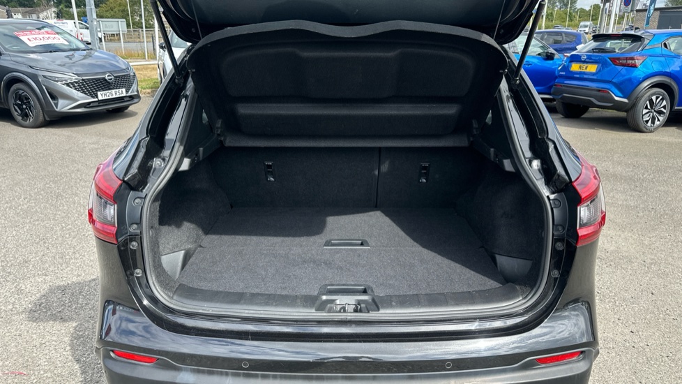 Nissan Qashqai 1.3 DiG-T Acenta Premium 5dr Petrol Hatchback - Image 4