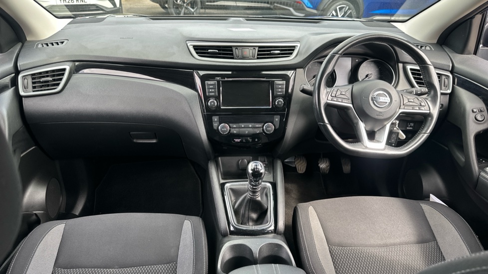 Nissan Qashqai 1.3 DiG-T Acenta Premium 5dr Petrol Hatchback - Image 10
