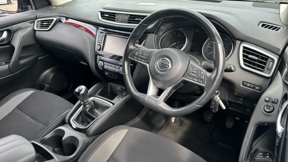 Nissan Qashqai 1.3 DiG-T Acenta Premium 5dr Petrol Hatchback - Image 11
