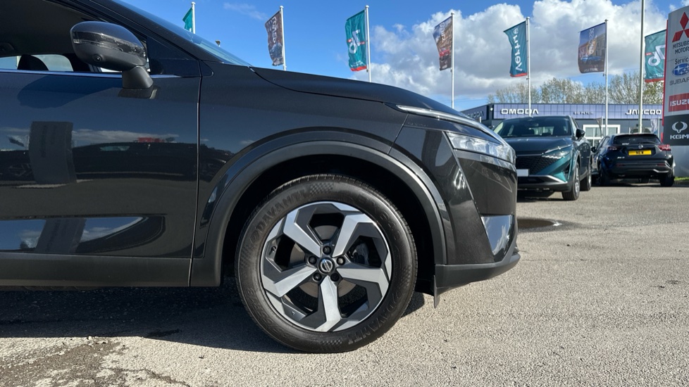 Nissan Qashqai 1.3 DiG-T MH N-Connecta 5dr Petrol Hatchback - Image 7