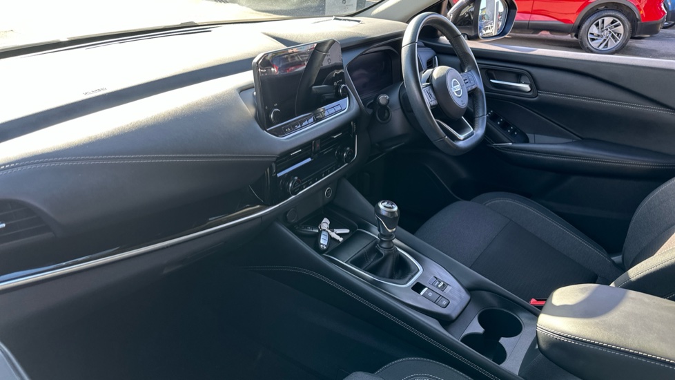 Nissan Qashqai 1.3 DiG-T MH N-Connecta 5dr Petrol Hatchback - Image 9