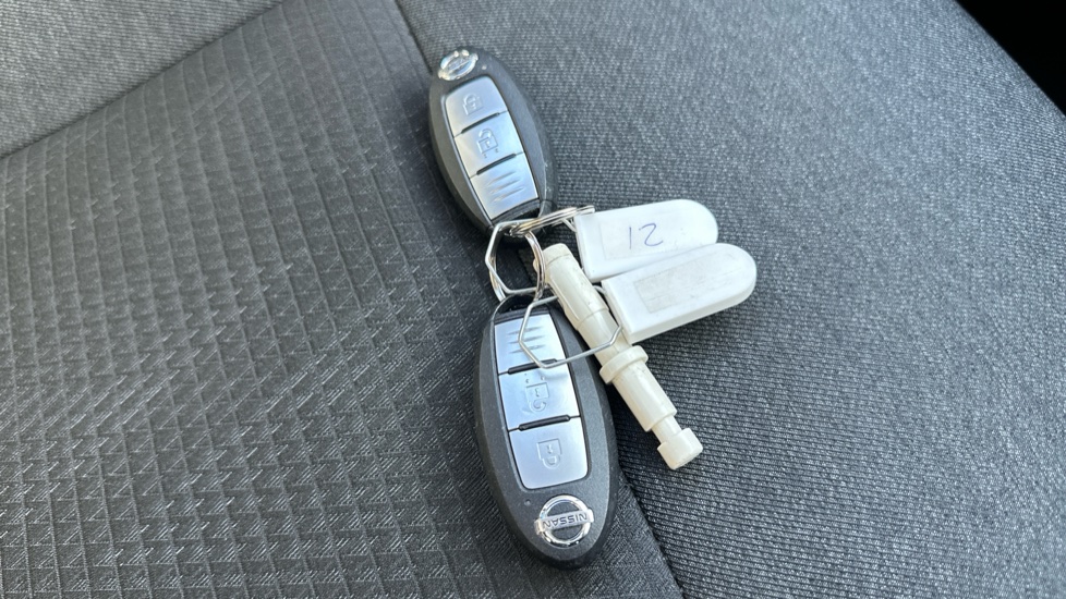 Nissan Qashqai 1.3 DiG-T MH N-Connecta 5dr Petrol Hatchback - Image 20
