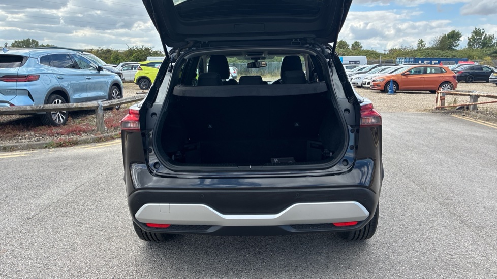 Nissan Qashqai 1.3 DiG-T MH N-Connecta 5dr Petrol Hatchback - Image 4