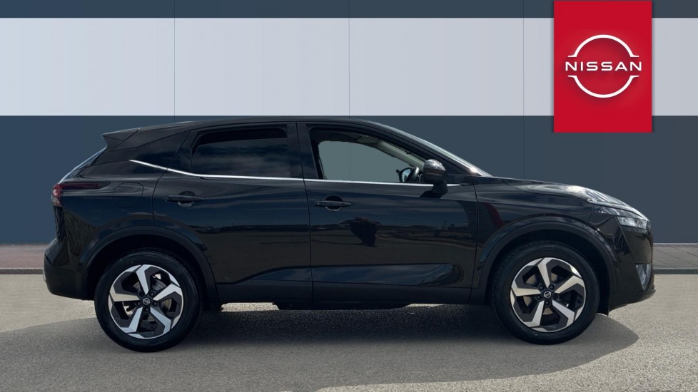 Nissan Qashqai 1.3 DiG-T MH N-Connecta 5dr Petrol Hatchback - Image 5