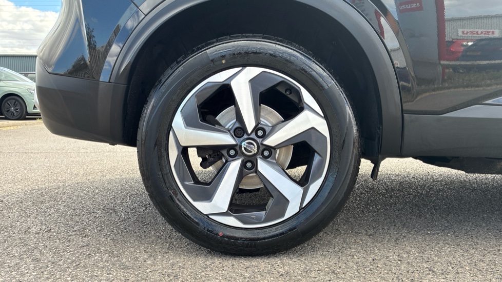 Nissan Qashqai 1.3 DiG-T MH N-Connecta 5dr Petrol Hatchback - Image 7