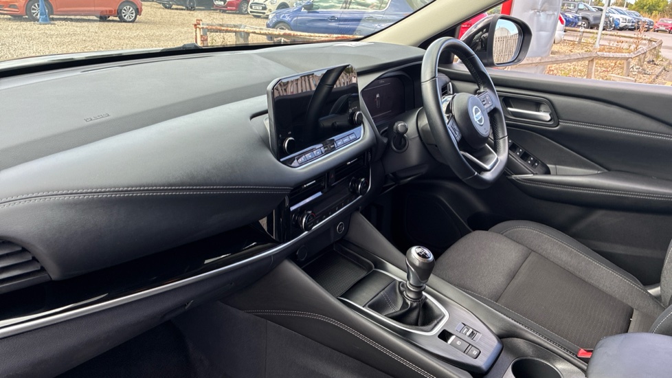 Nissan Qashqai 1.3 DiG-T MH N-Connecta 5dr Petrol Hatchback - Image 9