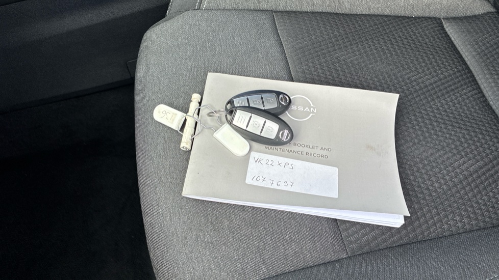 Nissan Qashqai 1.3 DiG-T MH N-Connecta 5dr Petrol Hatchback - Image 19