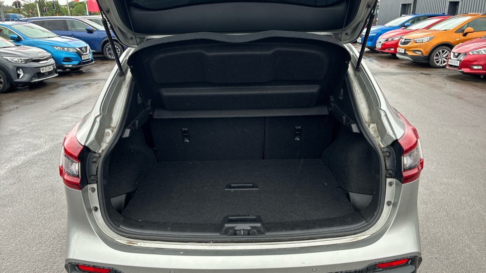 Nissan Qashqai 1.3 DiG-T 160 Tekna 5dr Petrol Hatchback - Image 4