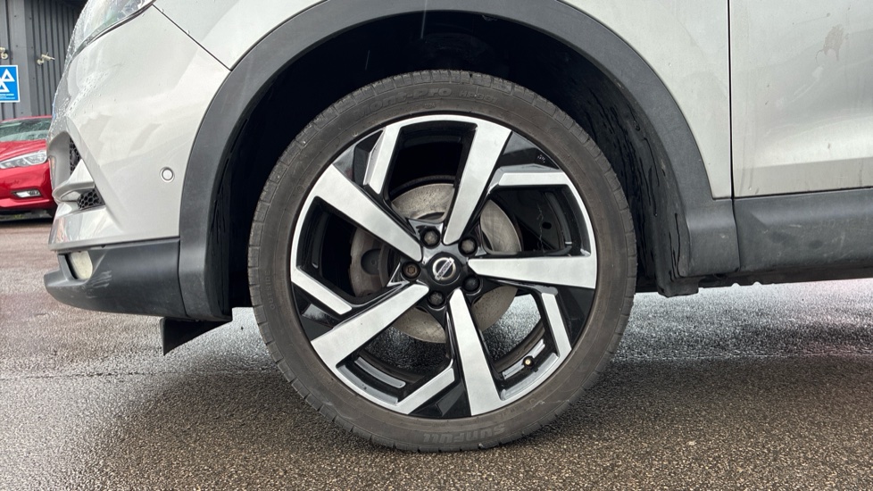 Nissan Qashqai 1.3 DiG-T 160 Tekna 5dr Petrol Hatchback - Image 7